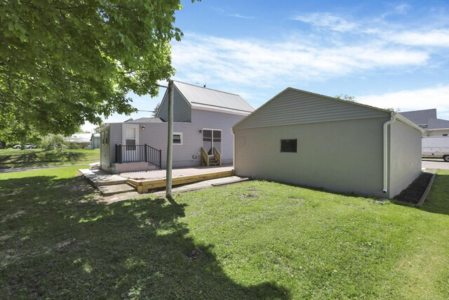 901 E Vine St, Mount Vernon, OH 43050 - back of house with a yard