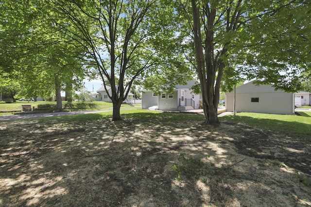 901 E Vine St, Mount Vernon, OH 43050 - view of grassy yard
