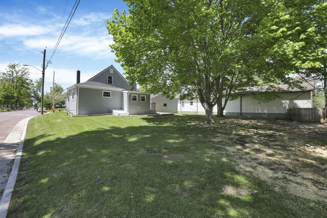 901 E Vine St, Mount Vernon, OH 43050 - view of yard with entry steps