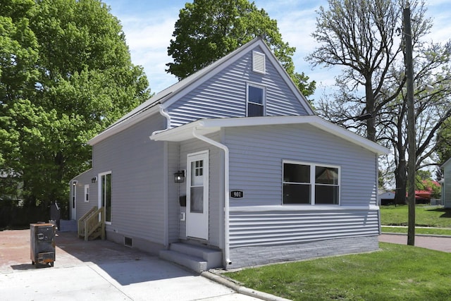 901 E Vine St, Mount Vernon, OH 43050 - bungalow featuring entry steps
