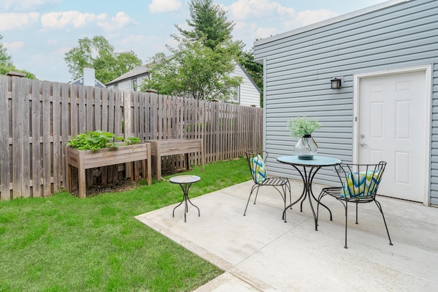 2738 E Broad St, Columbus, OH 43209 - fenced backyard with a patio
