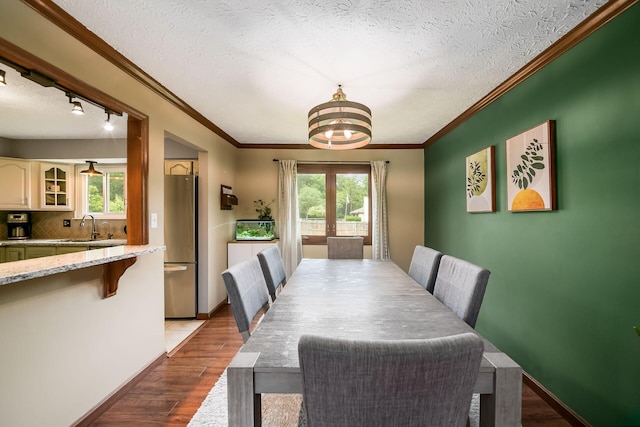 2862 Shady Ridge Dr, Columbus, OH 43231 - dining room with dark wood-type flooring, plenty of natural light, ornamental molding, a chandelier, and a textured ceiling