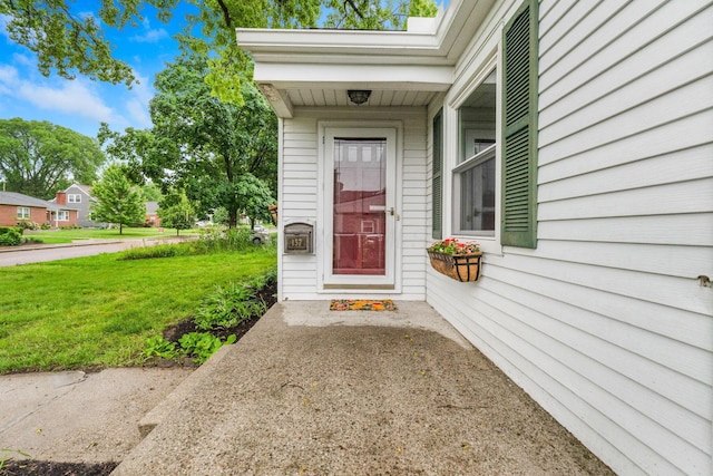 157 E Dominion Blvd, Columbus, OH 43214 - entrance to property featuring a yard