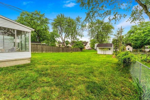 157 E Dominion Blvd, Columbus, OH 43214 - view of yard with a sunroom