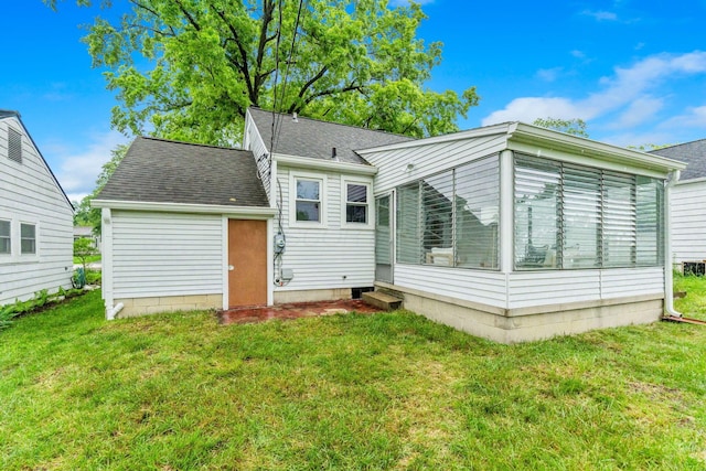 157 E Dominion Blvd, Columbus, OH 43214 - rear view of house featuring a sunroom, a yard, and a shingled roof