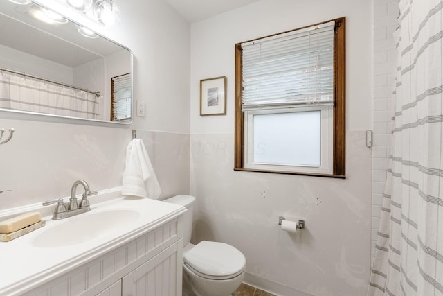 157 E Dominion Blvd, Columbus, OH 43214 - bathroom featuring toilet, vanity, and a shower with curtain