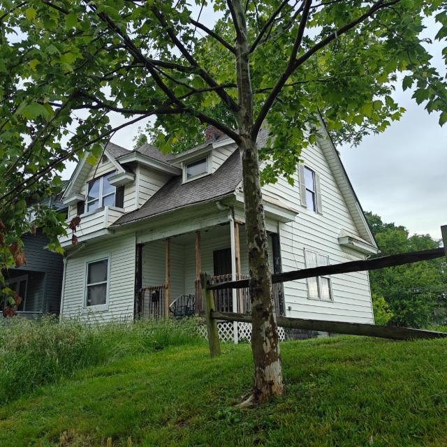 429 S Eureka Ave, Columbus, OH 43204 - view of front of home with covered porch and a shingled roof