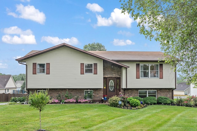 2478 Sheridan Dr, Lancaster, OH 43130 - raised ranch with brick siding