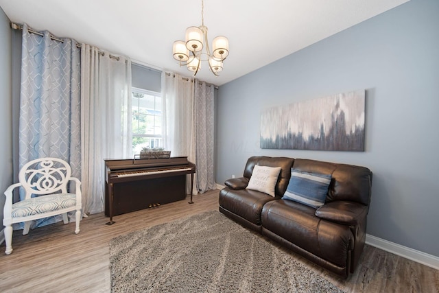2991 Green Line Way, Columbus, OH 43231 - living area featuring a chandelier, wood finished floors, and baseboards