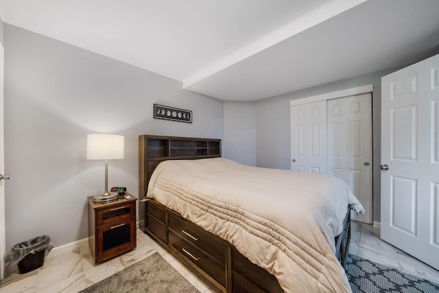2991 Green Line Way, Columbus, OH 43231 - bedroom with light marble finish flooring, baseboards, and a closet