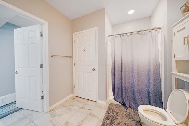 2991 Green Line Way, Columbus, OH 43231 - full bath featuring marble finish flooring, toilet, baseboards, and curtained shower