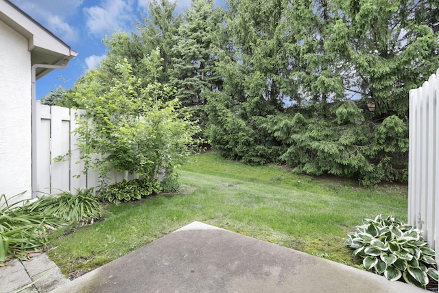 4832 Bay Grove Ct, Groveport, OH 43125 - view of yard with a patio area