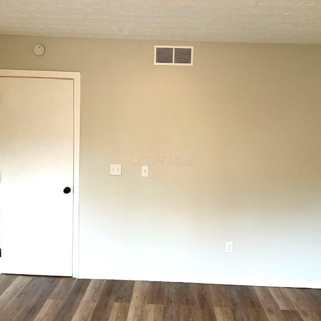 2363 Hampstead Dr Unit 2363-65-67, Columbus, OH 43229 - spare room featuring dark wood-style flooring, a smoke detector, and a textured ceiling