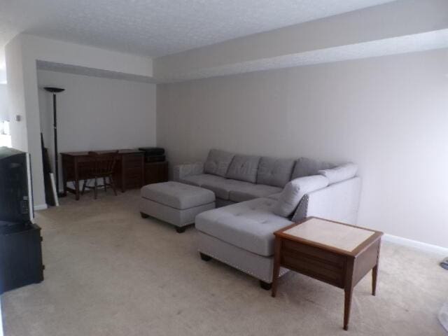 1022 Galliton Ct Unit C, Columbus, OH 43220 - living area featuring light carpet