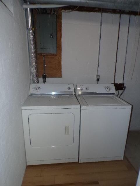 1022 Galliton Ct Unit C, Columbus, OH 43220 - laundry area featuring electric panel, independent washer and dryer, and light wood finished floors