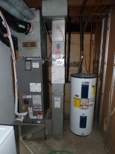 1022 Galliton Ct Unit C, Columbus, OH 43220 - utility room featuring electric water heater