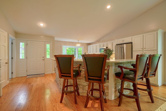 1494 Old Carriage Ct, Canal Winchester, OH 43110 - dining area featuring lofted ceiling, light wood finished floors, and recessed lighting