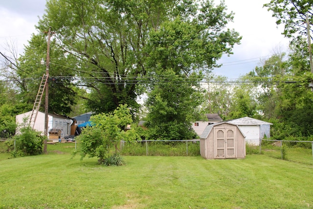 2075 Rankin Ave, Columbus, OH 43219 - view of yard