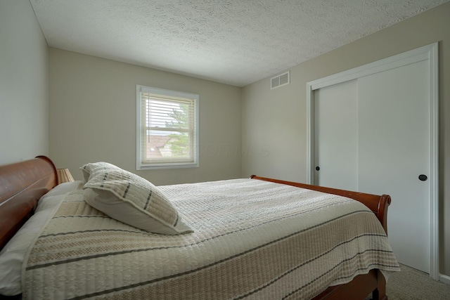 12179 Woodrow Ln, Pickerington, OH 43147 - carpeted bedroom with a closet