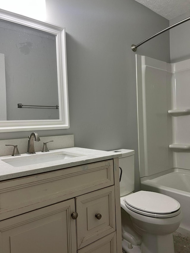 507 Warwick Ln, Pickerington, OH 43147 - bathroom with toilet, vanity, and shower / bath combination