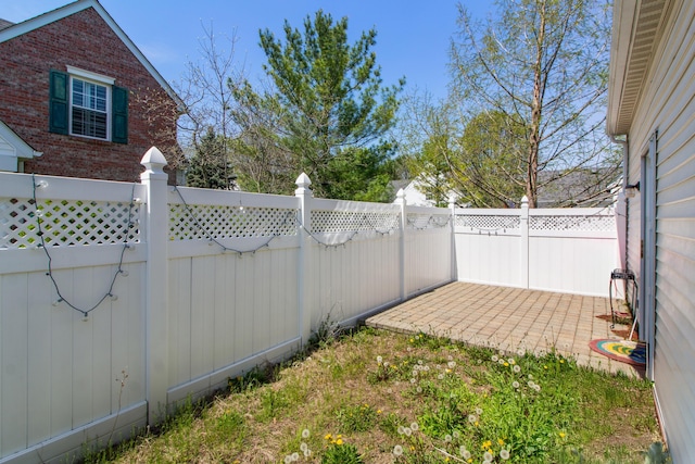 8699 Lazelle Commons Dr, Lewis Center, OH 43035 - fenced backyard featuring a patio
