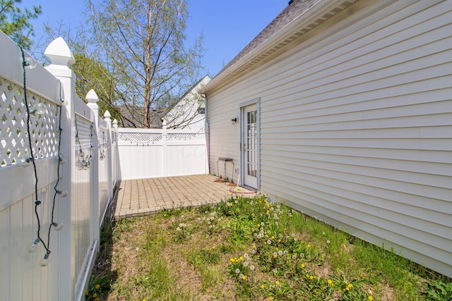 8699 Lazelle Commons Dr, Lewis Center, OH 43035 - view of yard with a patio
