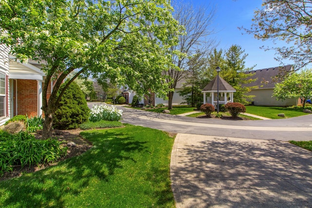 8699 Lazelle Commons Dr, Lewis Center, OH 43035 - view of grassy yard featuring driveway