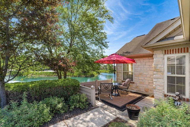 6681 Lakeview Cir, Canal Winchester, OH 43110 - view of patio with a water view
