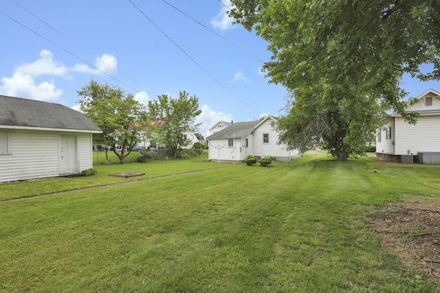 936 Washington Ave, Lancaster, OH 43130 - view of grassy yard featuring central AC unit