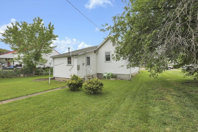 936 Washington Ave, Lancaster, OH 43130 - back of property with a yard