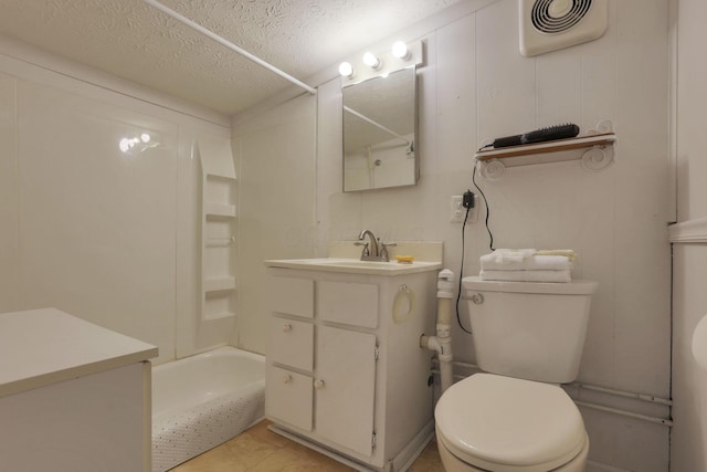 936 Washington Ave, Lancaster, OH 43130 - full bathroom featuring tub / shower combination, vanity, toilet, and a textured ceiling
