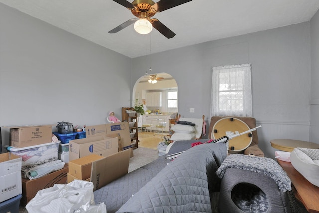 936 Washington Ave, Lancaster, OH 43130 - living area with ceiling fan