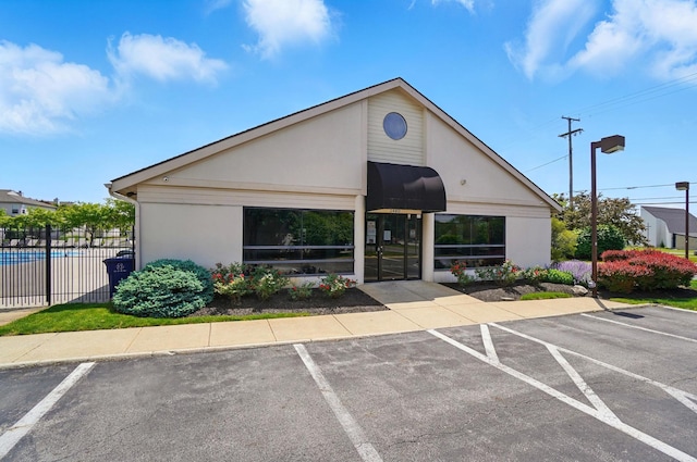 2511 Gardenia Dr Unit 76A, Columbus, OH 43235 - view of property featuring uncovered parking