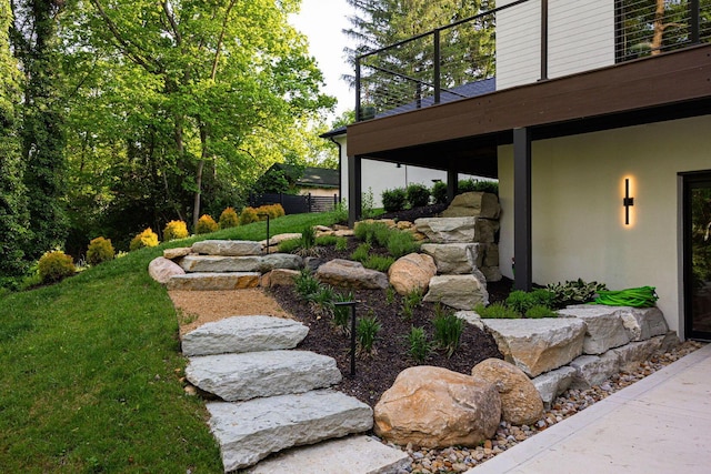 8159 Riverside Dr, Powell, OH 43065 - view of yard