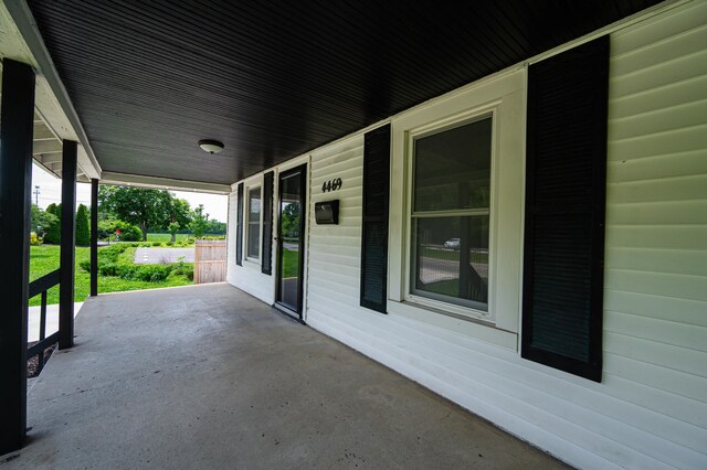 4469 Lancaster Ave, Columbus, OH 43207 - view of covered porch