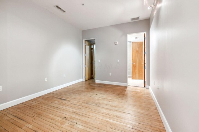 106 N High St Unit 303, Columbus, OH 43215 - empty room with light wood-style flooring and baseboards