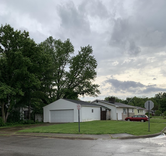 101 Gale Ct, Circleville, OH 43113 - view of front facade featuring a front lawn and an outbuilding