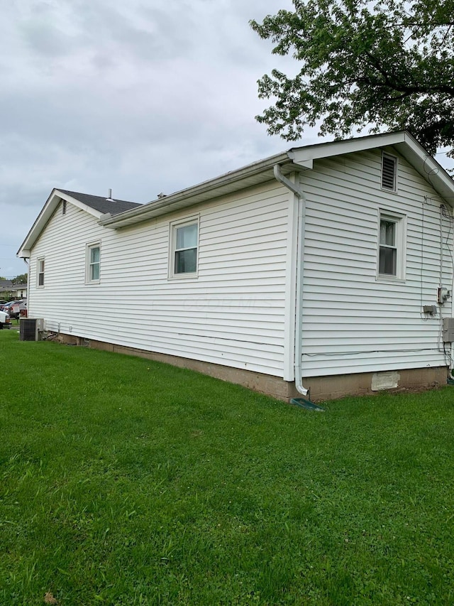 101 Gale Ct, Circleville, OH 43113 - view of side of property featuring cooling unit and a lawn