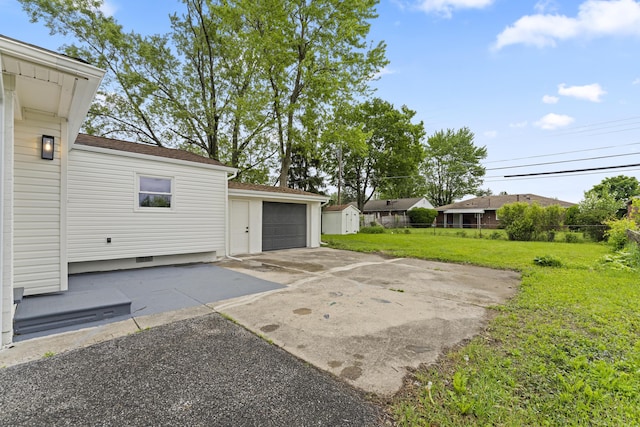 1116 S Yearling Rd, Columbus, OH 43227 - view of patio / terrace featuring a detached garage and a shed