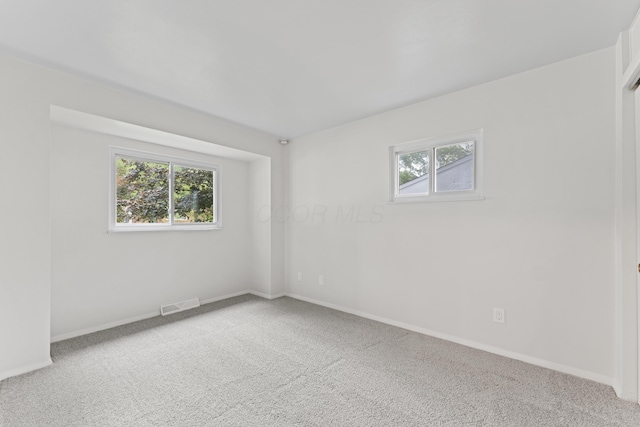 1116 S Yearling Rd, Columbus, OH 43227 - carpeted empty room with baseboards