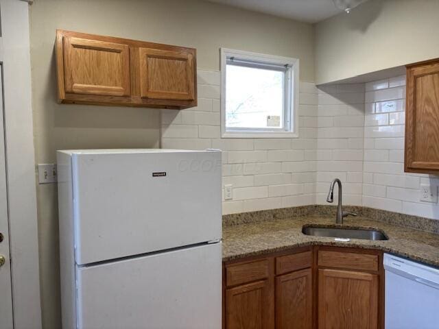 411 Berkeley Rd, Columbus, OH 43205 - kitchen with white appliances, a sink, decorative backsplash, and brown cabinetry