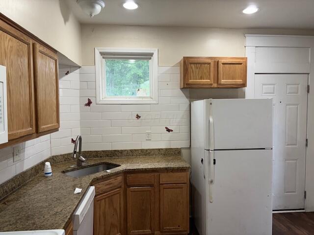 411 Berkeley Rd, Columbus, OH 43205 - kitchen featuring white appliances, a sink, brown cabinetry, and recessed lighting