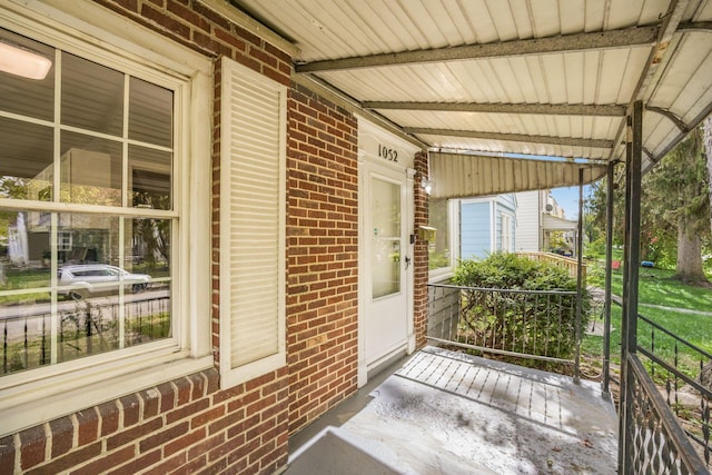 1052 Geers Ave, Columbus, OH 43206 - view of covered porch