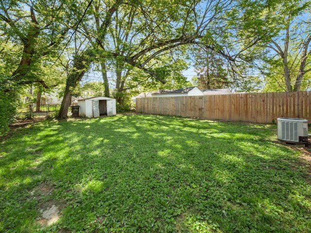 1052 Geers Ave, Columbus, OH 43206 - view of yard featuring central air condition unit