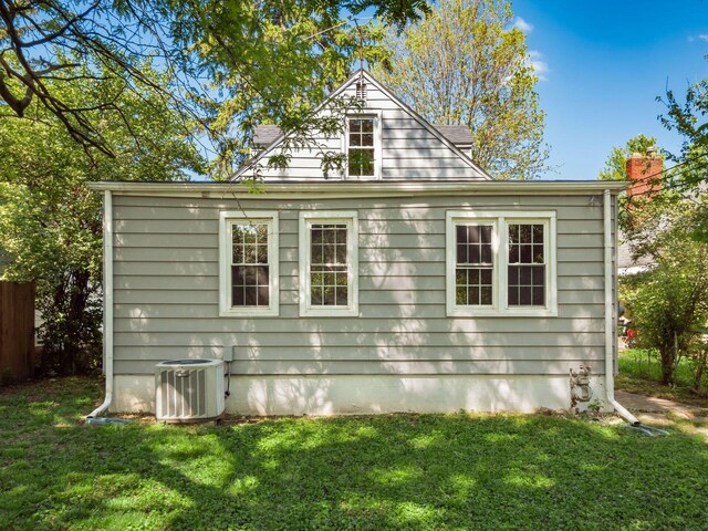 1052 Geers Ave, Columbus, OH 43206 - view of side of home featuring central AC and a lawn