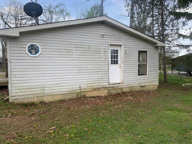 12047 Beech Trl, Hillsboro, OH 45133 - view of side of home with crawl space