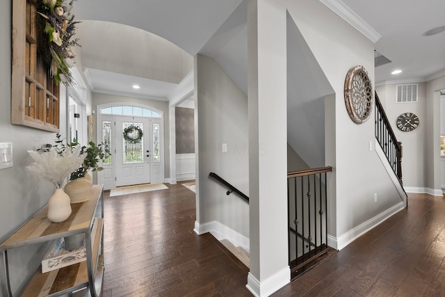 3624 Sparrow Ct, Hilliard, OH 43026 - entrance foyer with crown molding, hardwood / wood-style flooring, recessed lighting, and baseboards