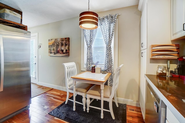8448 Blue Lake Ave, Galloway, OH 43119 - dining room featuring wood finished floors, baseboards, and bar