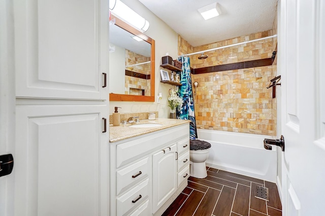 8448 Blue Lake Ave, Galloway, OH 43119 - full bathroom featuring vanity, toilet, and shower / tub combo