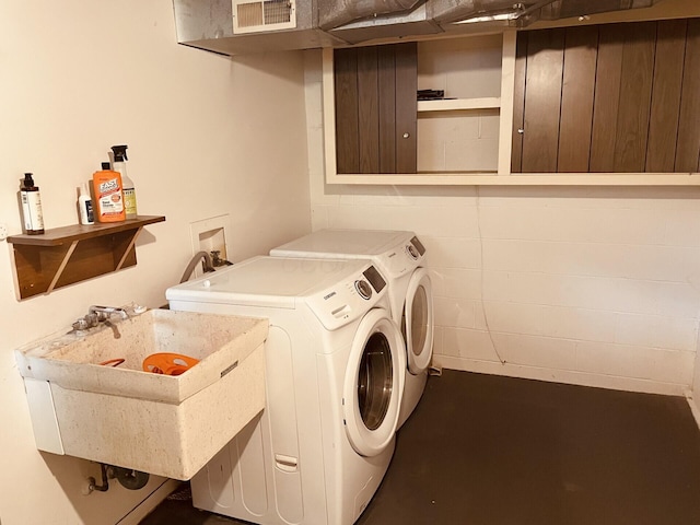 460 Blandings Ct, Worthington, OH 43085 - laundry room featuring washing machine and dryer